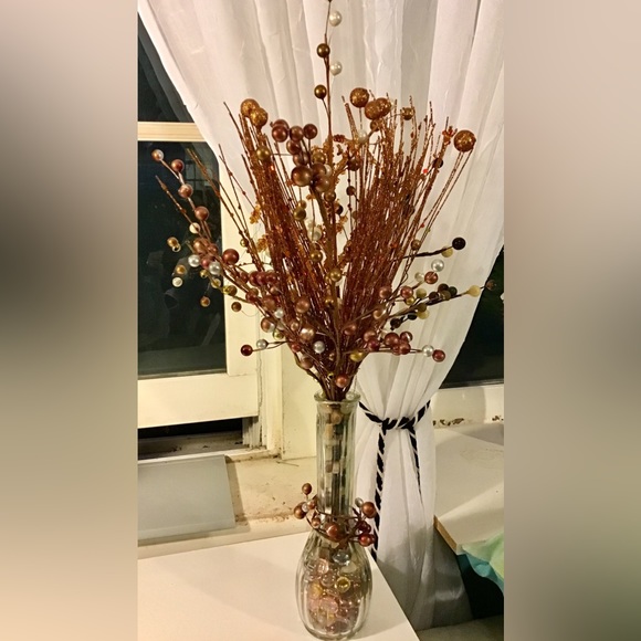 Other - Only Craigslist VA/DC. Shiny Christmas flower arrangement.